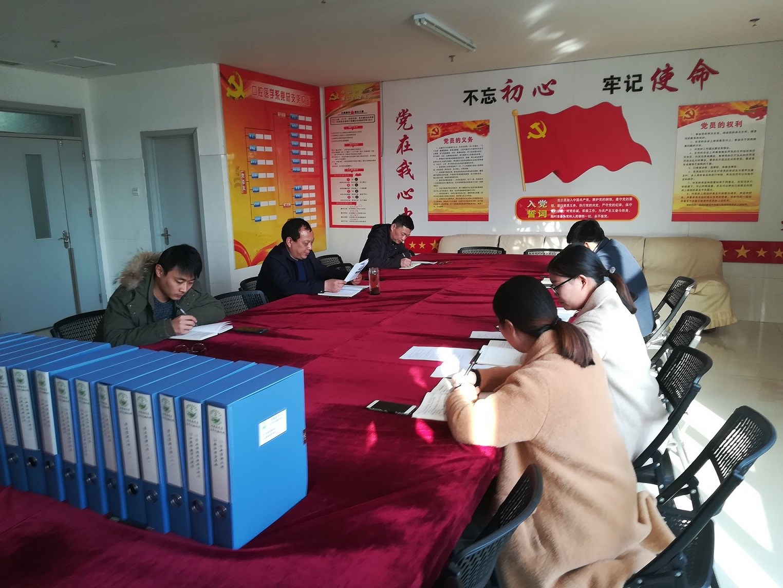 我校师生热议全国“两会”