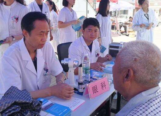 菏泽医专附院爱眼日义诊 为市民健康保驾护航