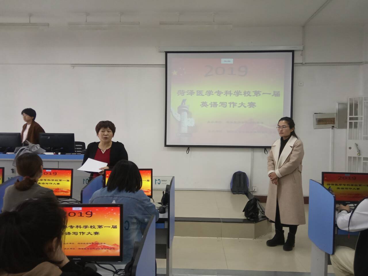 我校举办第一届英语写作大赛