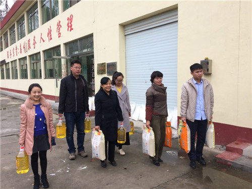 我校财务处赴敬老院开展爱心慰问活动