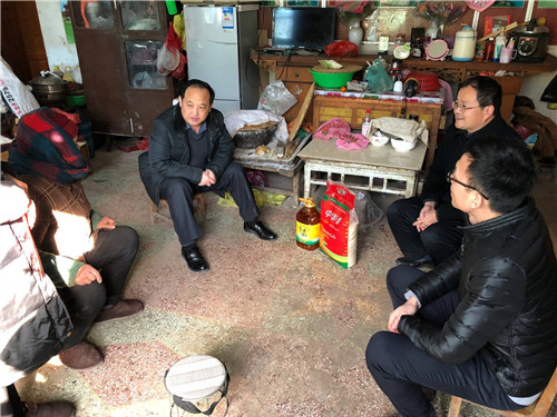 我校开展2018寒假“送爱回家”家访活动