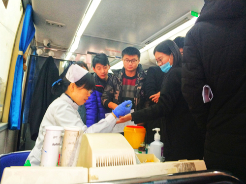 我校举办义务献血活动