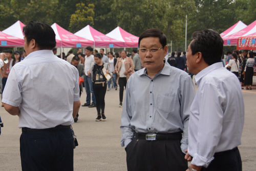 我校喜迎2017级新生入学报到