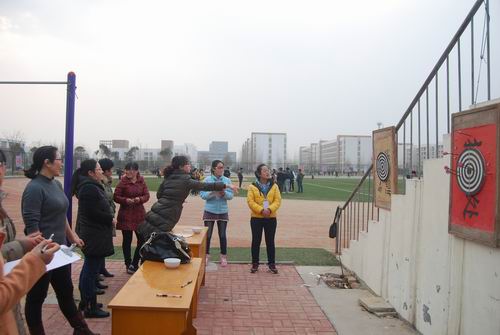 我校举行庆“三八”妇女节女教工体育娱乐活动