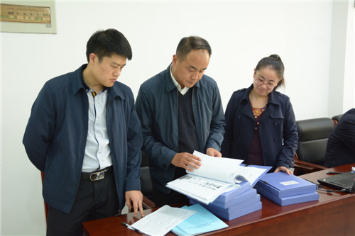 市检查组来我校检查验收文明创建工作