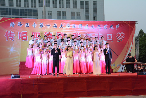 我校成功举办“传唱四德歌•践行中国梦”歌咏比赛