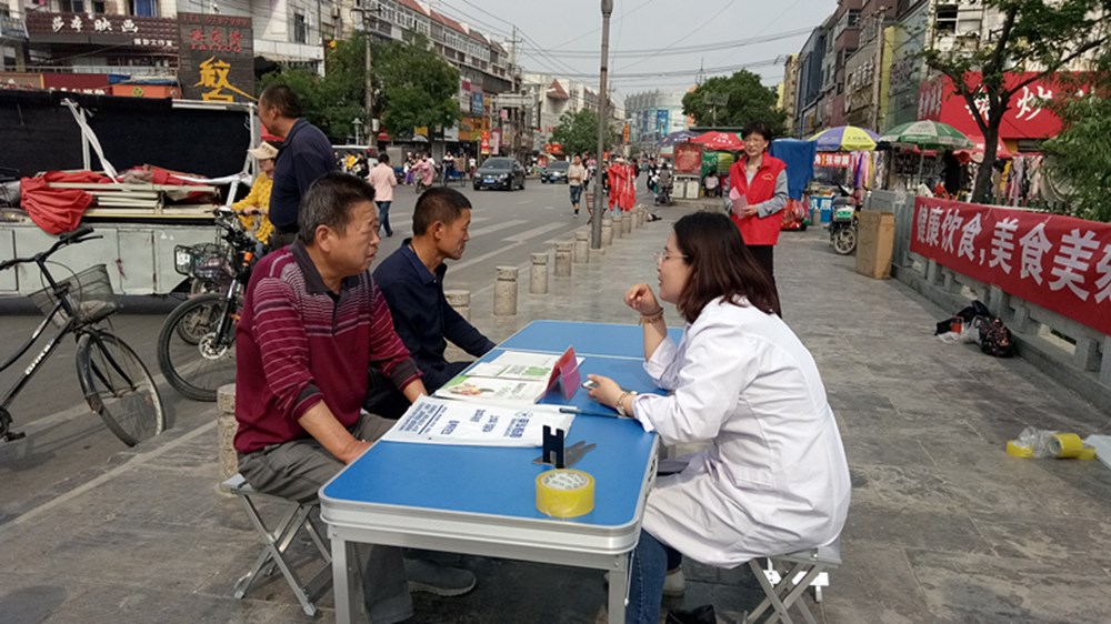 我校开展“健康饮食，美食美刻”健康知识宣讲志愿活动