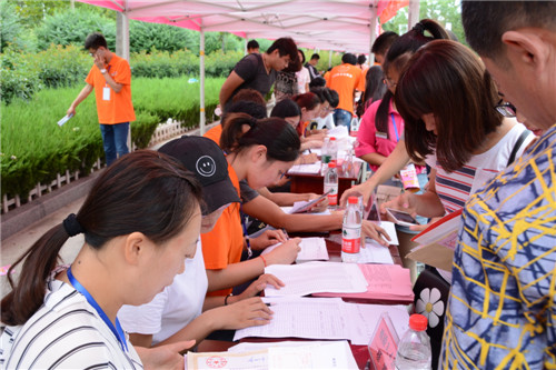 我校迎来2016级新生入学报到